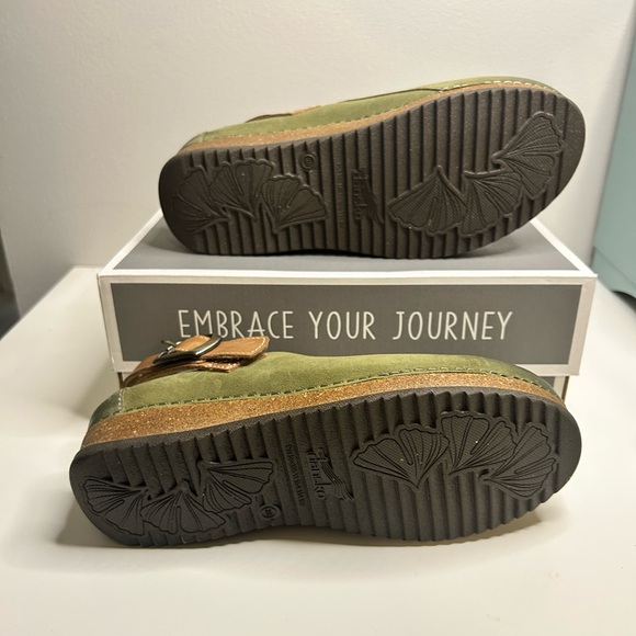 DANSKO Olive Green Leather Slingback Clogs - Picture 8 of 9